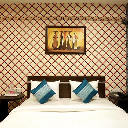 Hotel Green Plaza At Airport Ню Делхи Екстериор снимка
