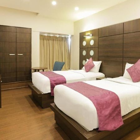 Hotel Green Plaza At Airport Ню Делхи Екстериор снимка