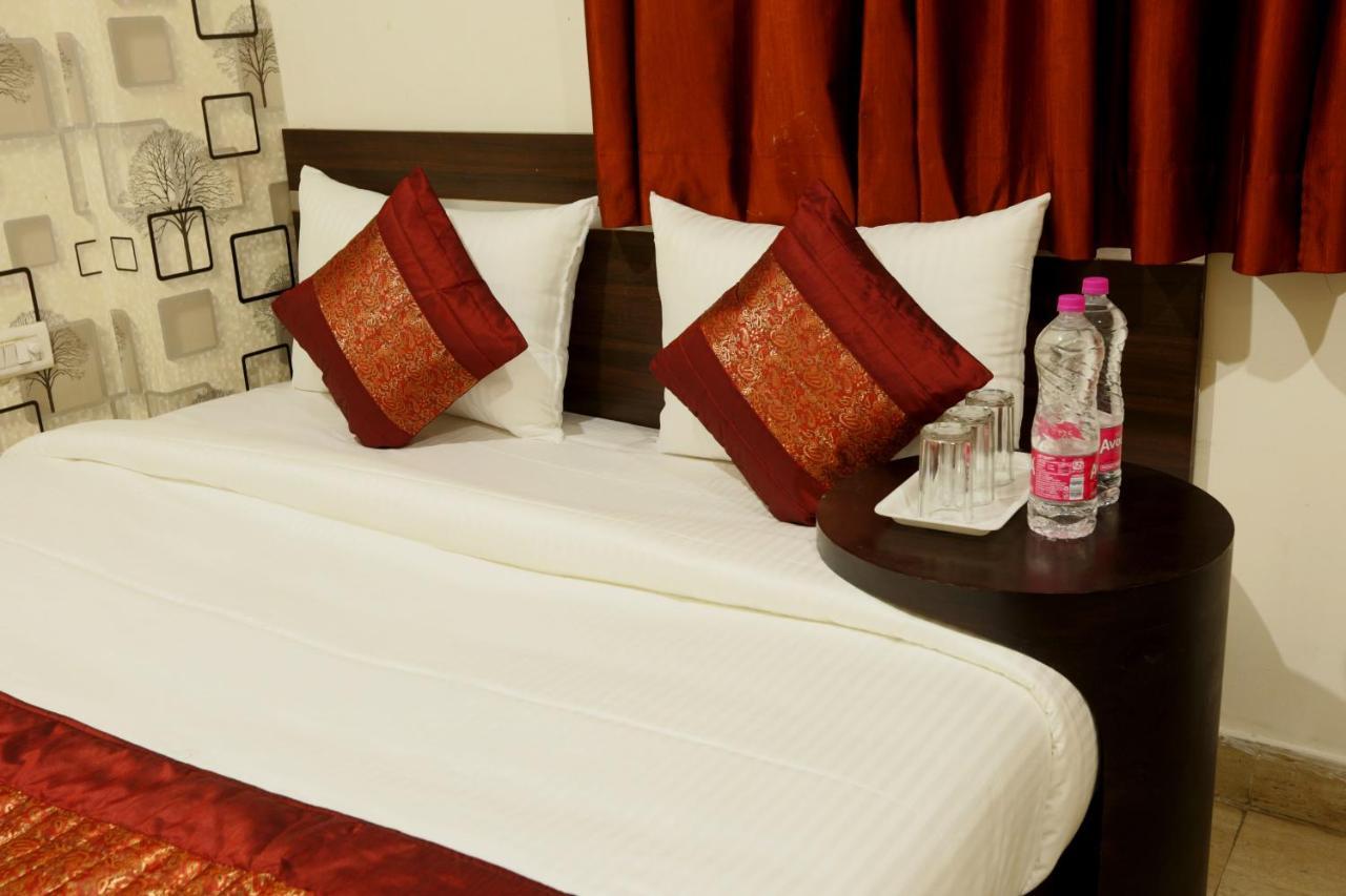 Hotel Green Plaza At Airport Ню Делхи Екстериор снимка