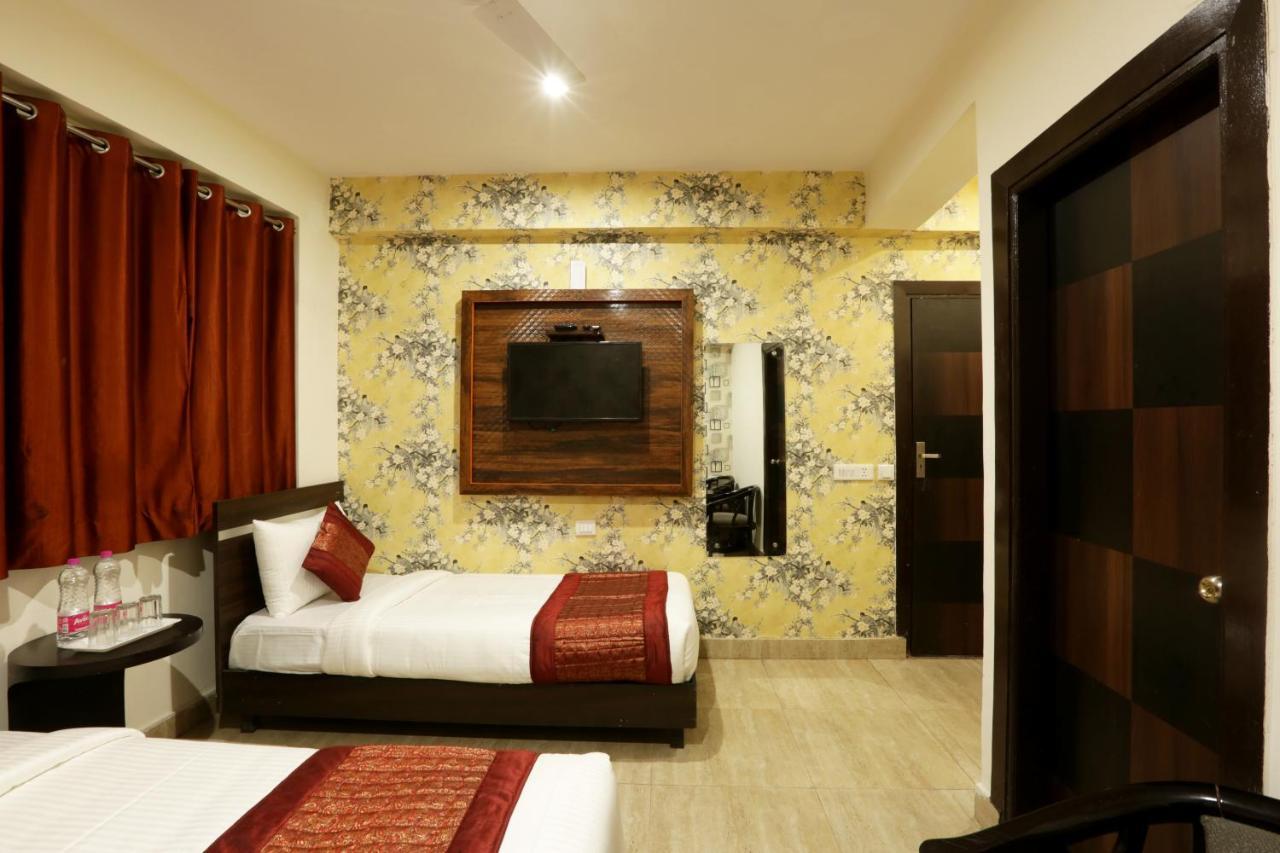 Hotel Green Plaza At Airport Ню Делхи Екстериор снимка